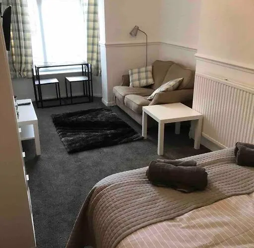 1studio Avenue House * Scarborough