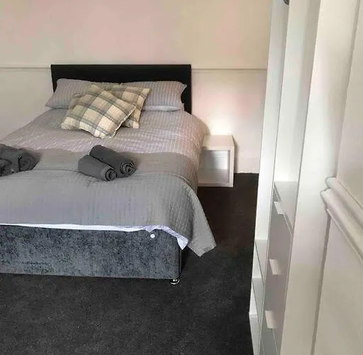 1studio Avenue House * Scarborough