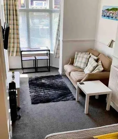 1studio Avenue House