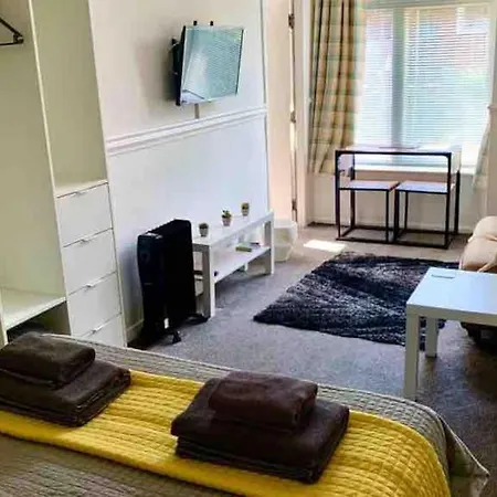 1studio Avenue House * Scarborough