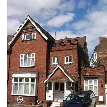 1studio Avenue House * Scarborough